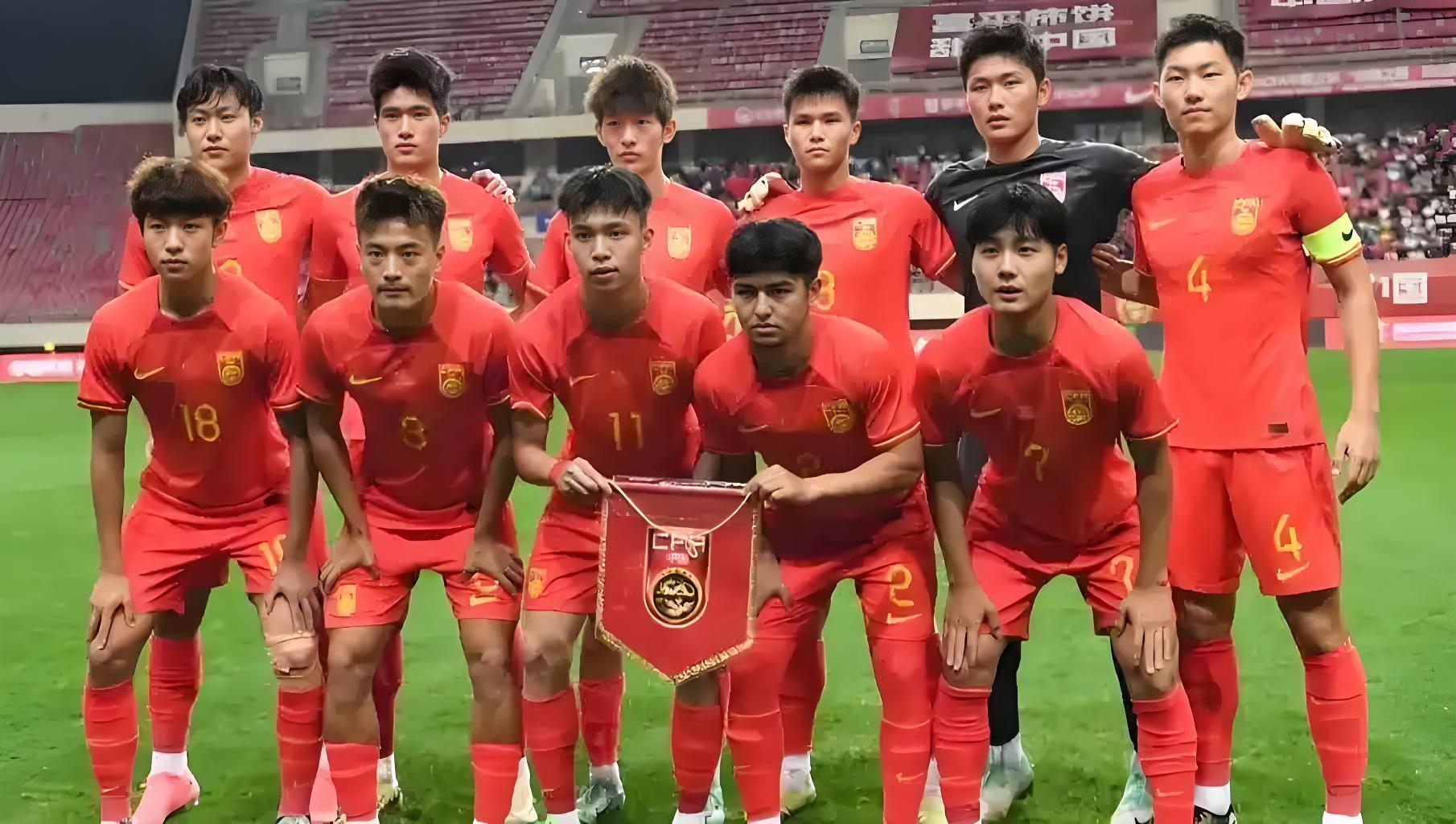 亚冠大战之夜，中国队英姿飒爽